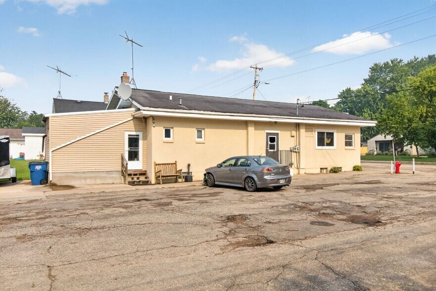133 E Main St, Embarrass, WI à vendre - Photo de l’immeuble – Image 2 sur 54