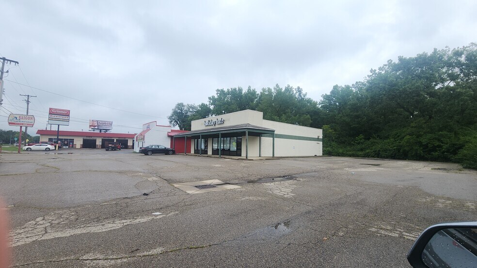 1730 Woodman Dr, Dayton, OH à louer - Photo de l’immeuble – Image 1 sur 10