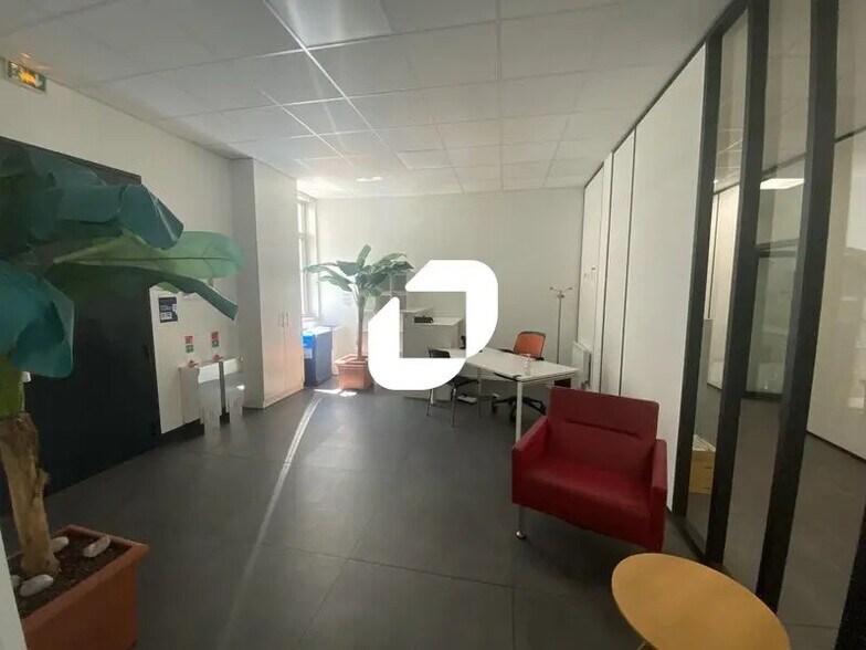 Bureau dans Éragny à louer - Photo intérieure – Image 3 sur 11