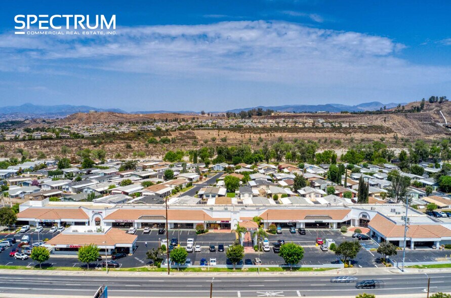 21525 Soledad Canyon Rd, Santa Clarita, CA à louer - Photo de l’immeuble – Image 1 sur 8
