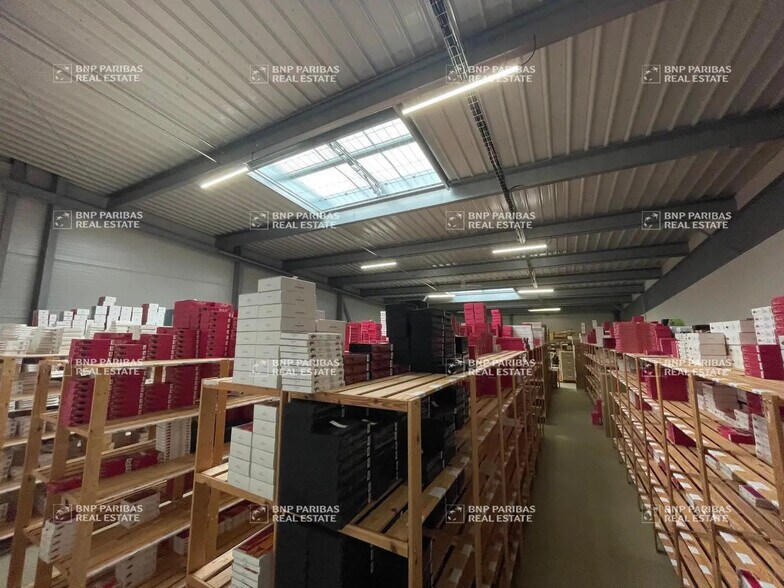 Local d'activités dans Bussy-Saint-Georges à vendre - Photo intérieure – Image 2 sur 4