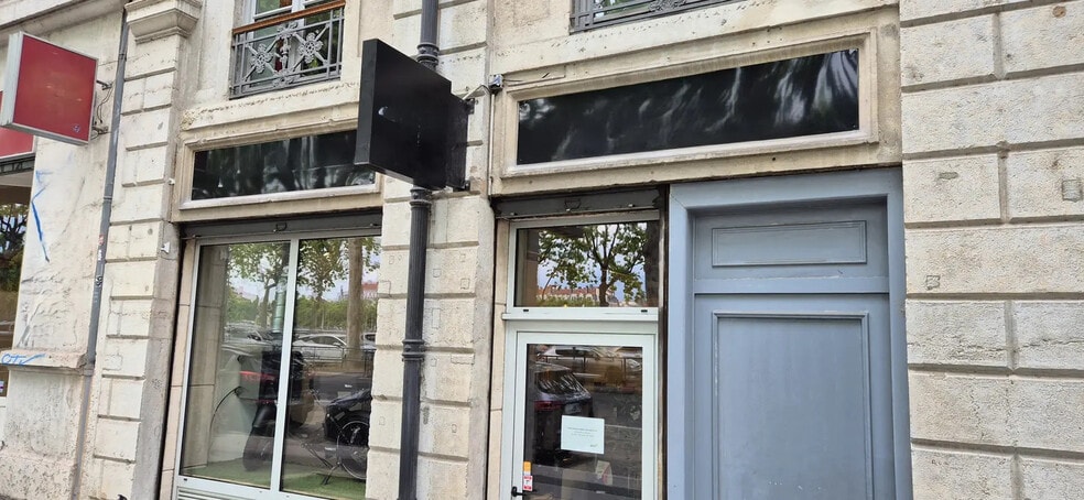 Local commercial dans Lyon à louer - Photo de l’immeuble – Image 1 sur 7