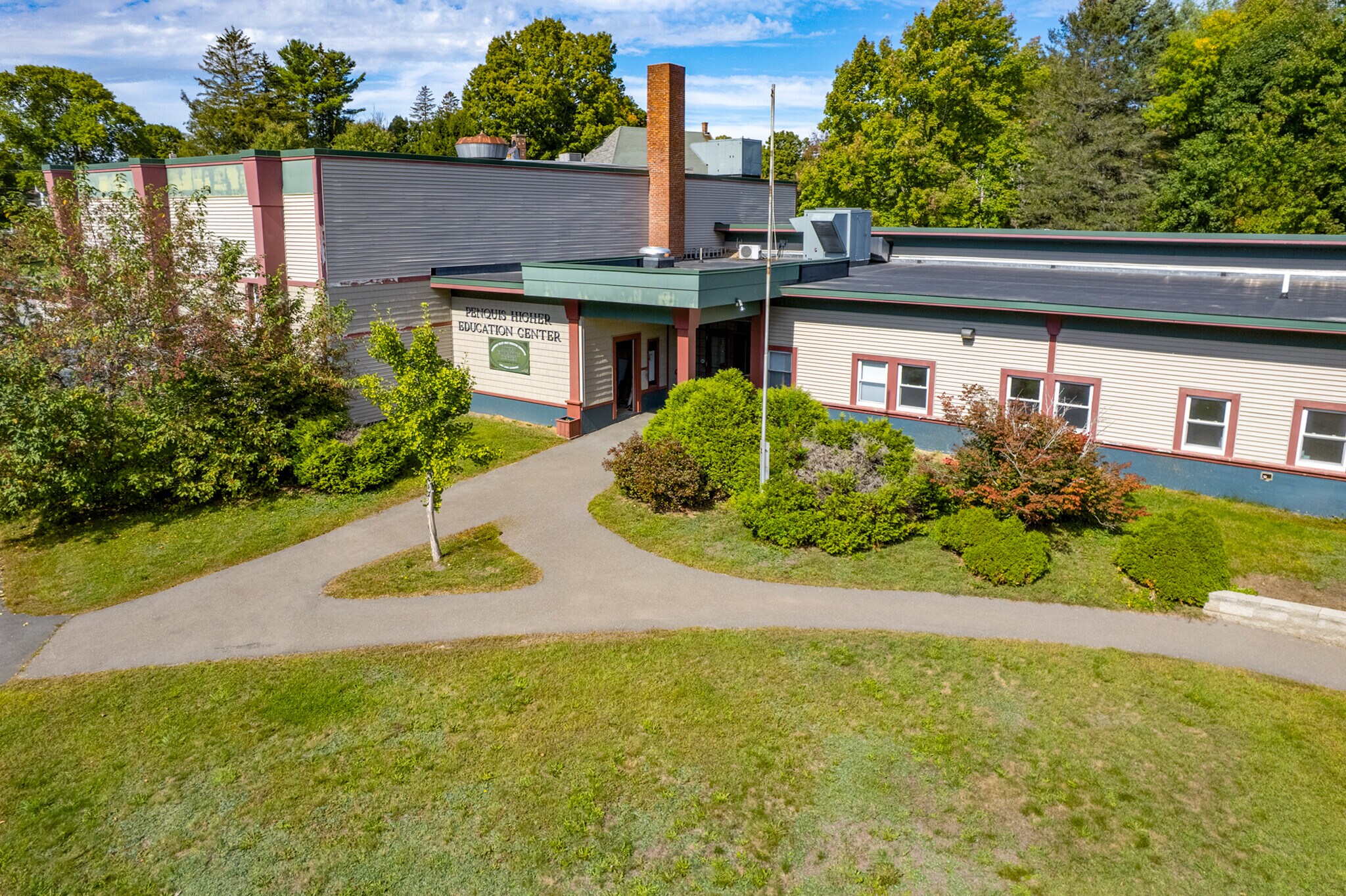 50 Mayo St, Dover-Foxcroft, ME à vendre Photo principale– Image 1 sur 78