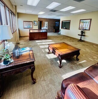 Plus de détails pour 4777 E State St, Rockford, IL - Bureau à vendre