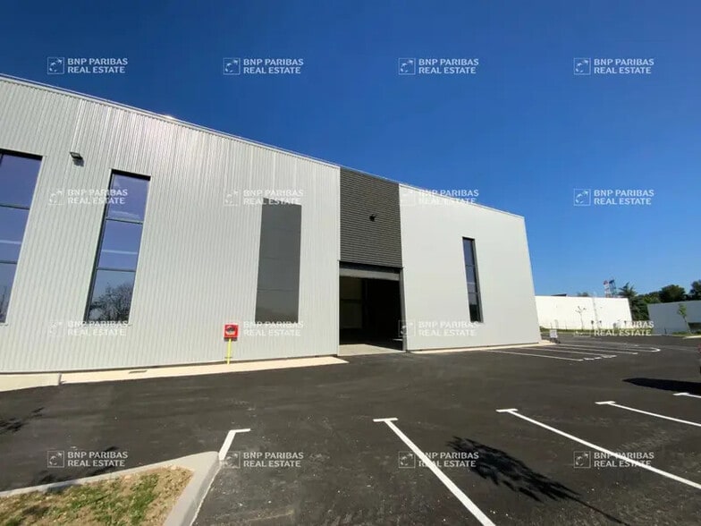 25 Rue Du Mollaret, Saint-Quentin-Fallavier à vendre - Photo de l’immeuble – Image 2 sur 16