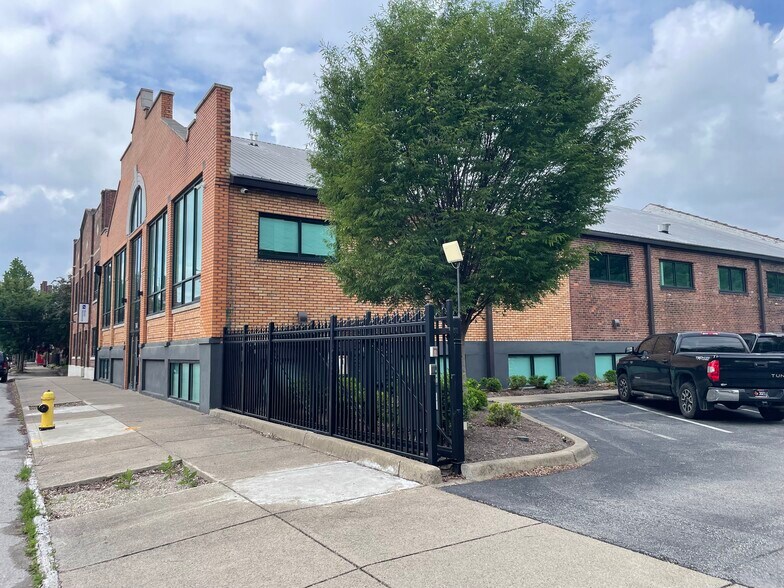 1140 Garvin Pl, Louisville, KY à louer - Photo de l’immeuble – Image 2 sur 9