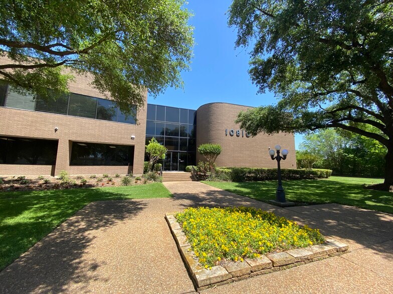 10810 Katy Fwy, Houston, TX à louer - Photo de l’immeuble – Image 2 sur 9