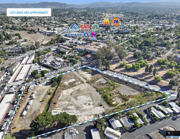 540 Clemmens Ln, Fallbrook, CA à vendre - Photo de l’immeuble – Image 3 sur 11