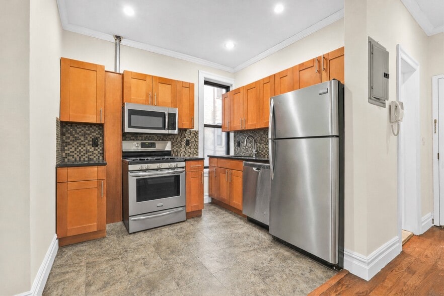 3155 35th St, Long Island City, NY à vendre - Photo de l’immeuble – Image 3 sur 16