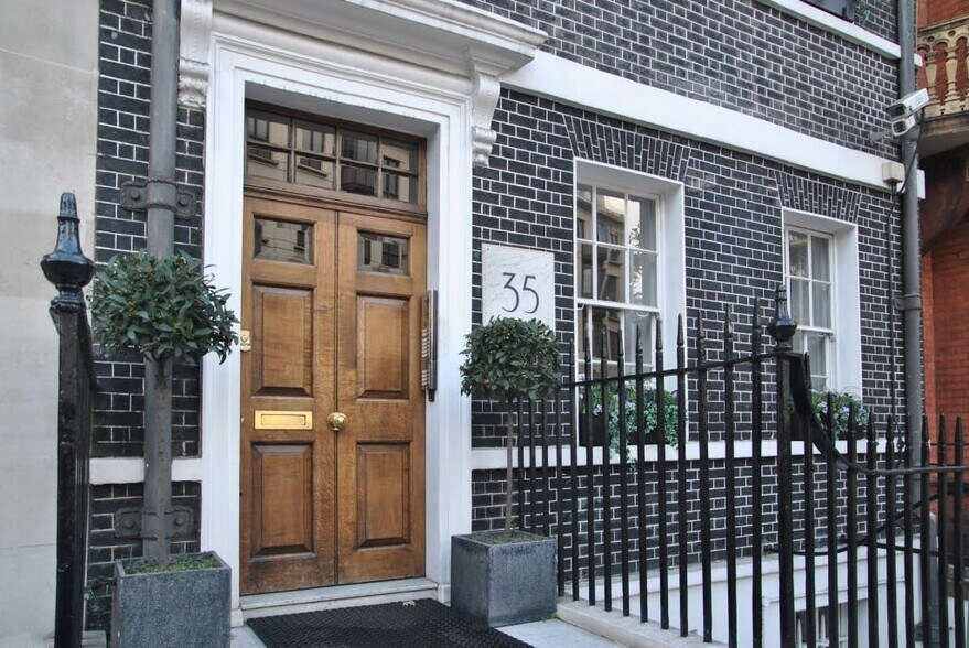 35 Berkeley Sq, Londres à louer - Photo de l’immeuble – Image 1 sur 11