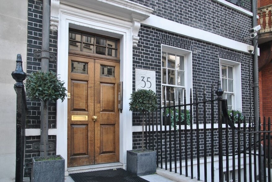 35 Berkeley Sq, Londres à louer - Photo de l’immeuble – Image 2 sur 23