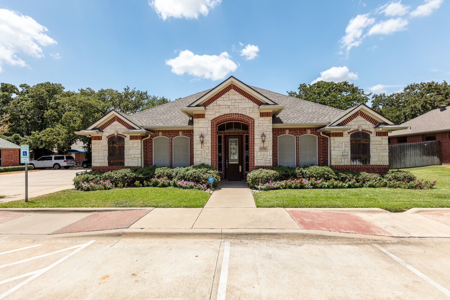 2550 Legacy Point Dr, Arlington, TX à vendre Photo de l’immeuble– Image 1 sur 16