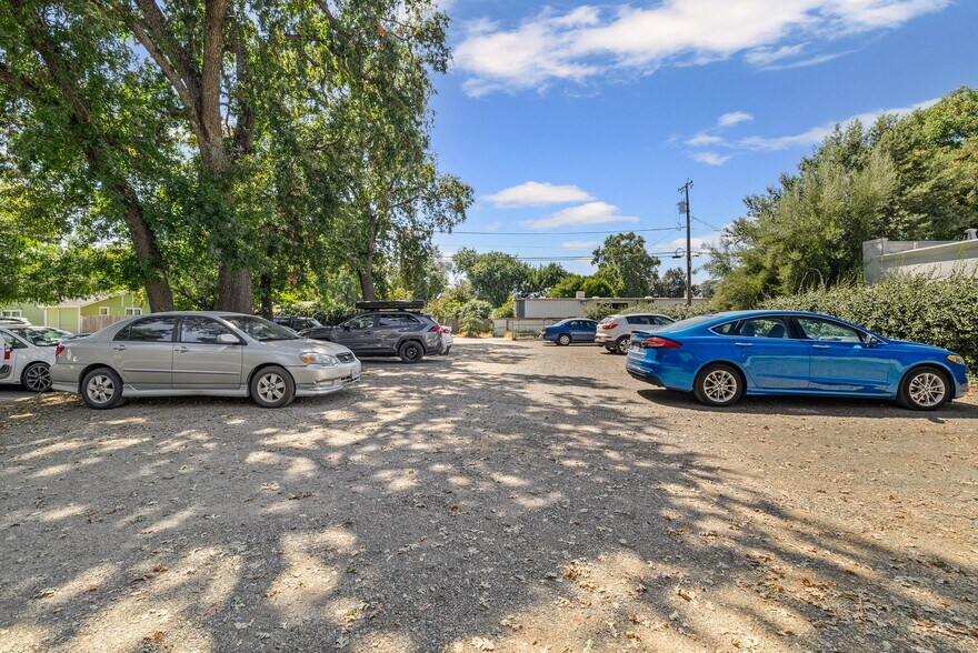 1725 Esplanade Rd, Chico, CA à louer - Photo de l’immeuble – Image 3 sur 5