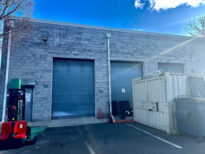 1061 E Elizabeth Ave, Linden, NJ à louer - Photo de l’immeuble – Image 3 sur 20