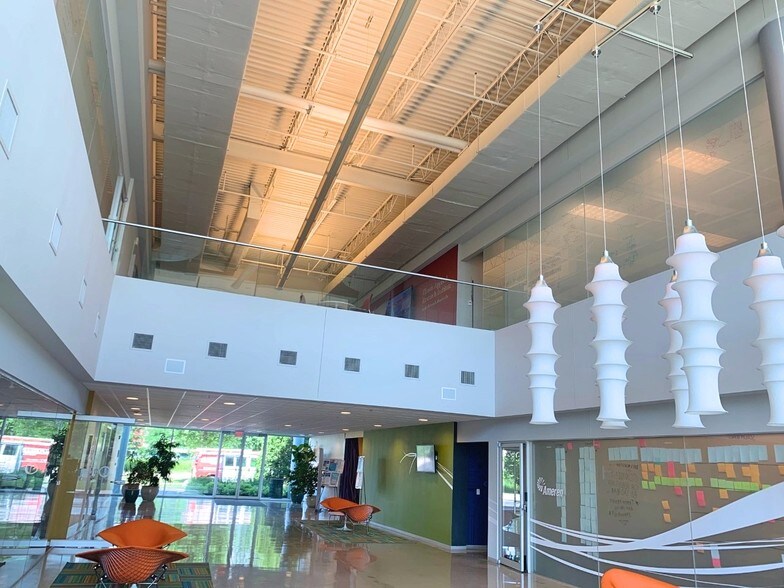 2100 S Oak St, Champaign, IL à louer - Photo intérieure – Image 3 sur 5