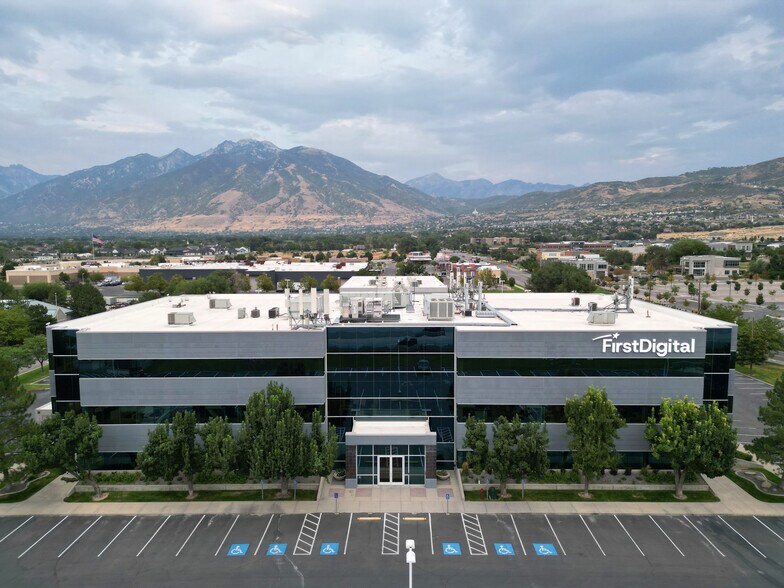 66 E Wadsworth Park Dr, Draper, UT à louer - Photo de l’immeuble – Image 2 sur 10