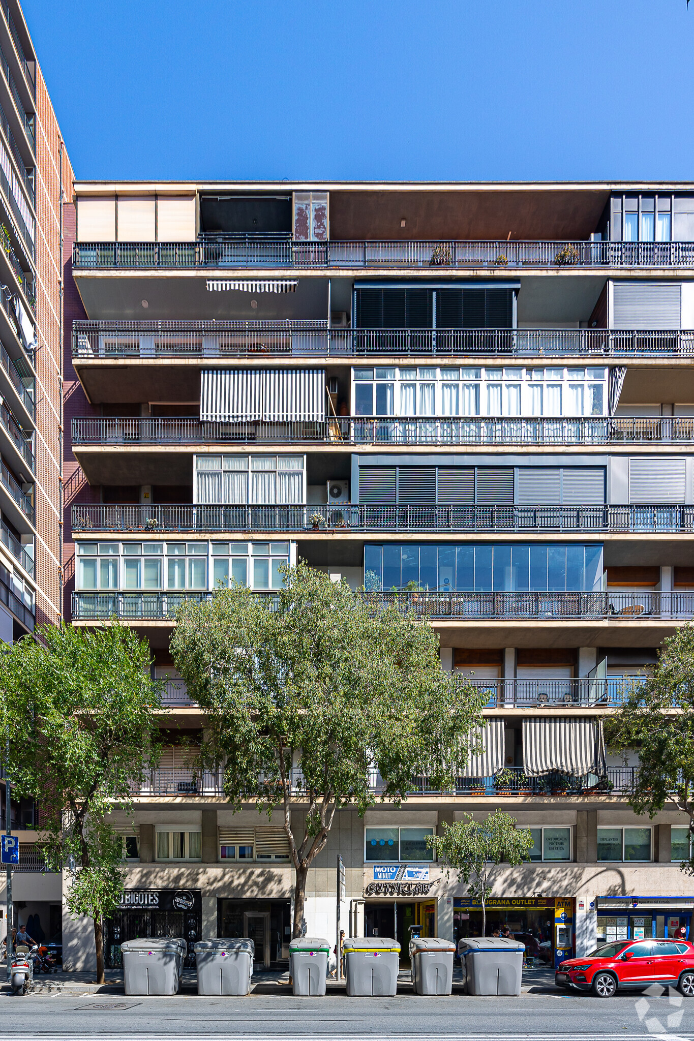 Immeuble residentiel dans Barcelone, Barcelona à vendre Photo principale– Image 1 sur 2