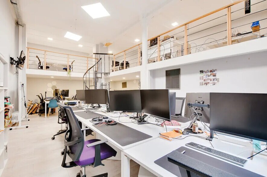Immeuble residentiel dans Paris à vendre - Photo intérieure – Image 2 sur 7