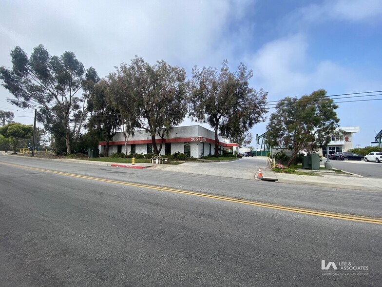 2651 Walnut Ave, Signal Hill, CA à louer - Photo de l’immeuble – Image 2 sur 8