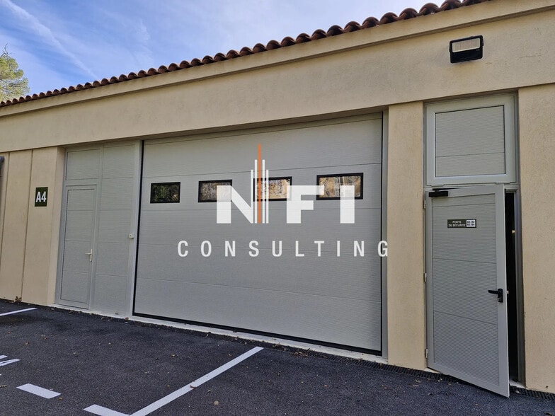 Local d’activités dans Valbonne à louer - Photo de l’immeuble – Image 1 sur 3