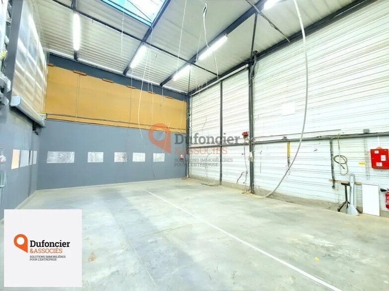 Local d’activités dans Poitiers à louer - Photo de l’immeuble – Image 2 sur 8