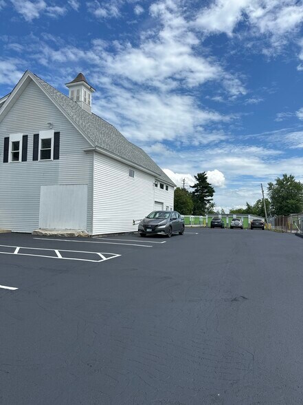 911 Candia Rd, Manchester, NH à louer - Photo de l’immeuble – Image 3 sur 12