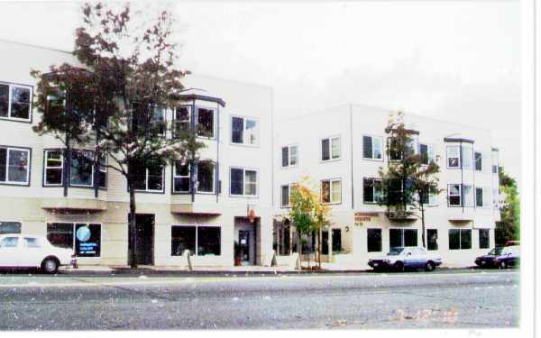 9425 35th Ave NE, Seattle, WA à louer - Photo de l’immeuble – Image 2 sur 16
