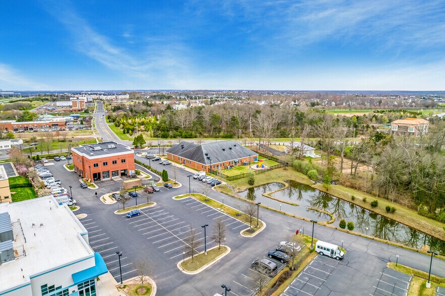 43181 Amberwood Plz, Chantilly, VA à vendre - Photo de l’immeuble – Image 2 sur 14