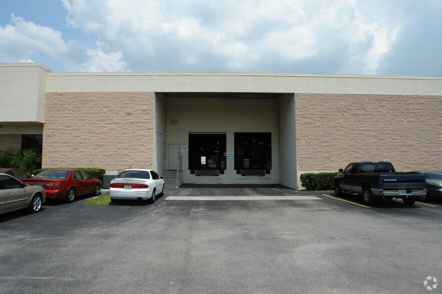 5040 Tampa West Blvd, Tampa, FL à vendre - Photo de l’immeuble – Image 1 sur 6