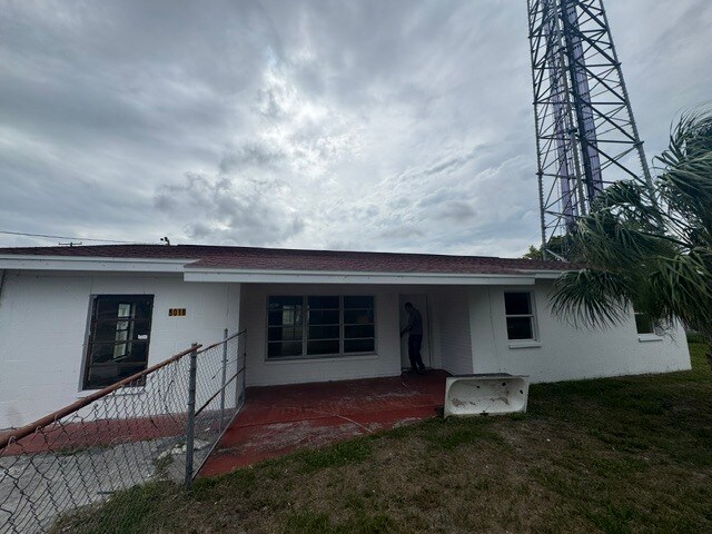 5018 Grand Blvd, New Port Richey, FL à louer - Photo principale – Image 1 sur 6