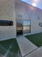 875 Foster Av, Windsor, ON à louer Photo de l’immeuble– Image 1 sur 8