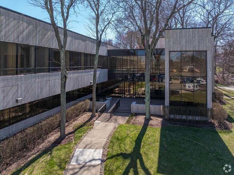 201 Littleton Rd, Morris Plains, NJ à louer - Photo de l’immeuble – Image 3 sur 10