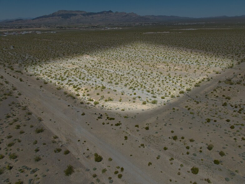 2190 Bell Vista Ave, Pahrump, NV à vendre - Aérien – Image 2 sur 12