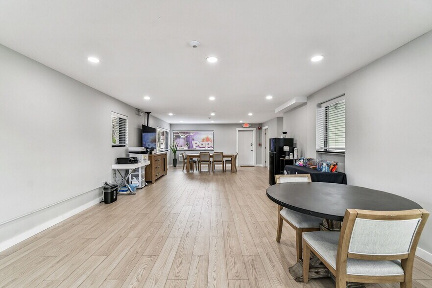 830 W Kennedy Blvd, Tampa, FL à louer - Photo de l’immeuble – Image 3 sur 7