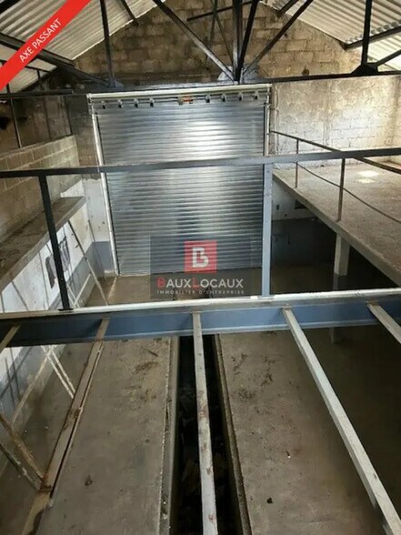 Local d'activités dans Châteauneuf-les-Martigues à vendre - Photo de l’immeuble – Image 3 sur 7