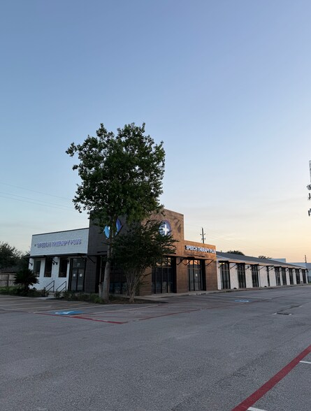 1011 FM 359 Rd, Richmond, TX à louer - Photo de l’immeuble – Image 1 sur 5
