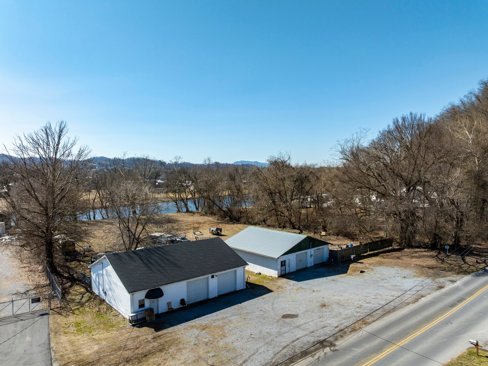 215 Lovers Ln, Elizabethton, TN à vendre Photo principale– Image 1 sur 17