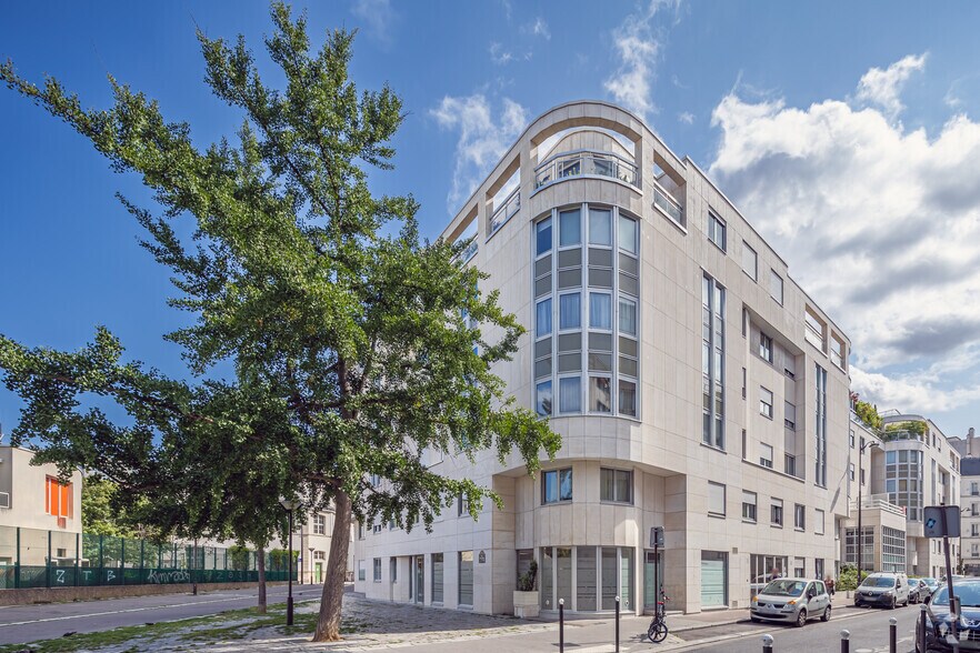 Immeuble residentiel dans Paris à vendre - Photo principale – Image 1 sur 3