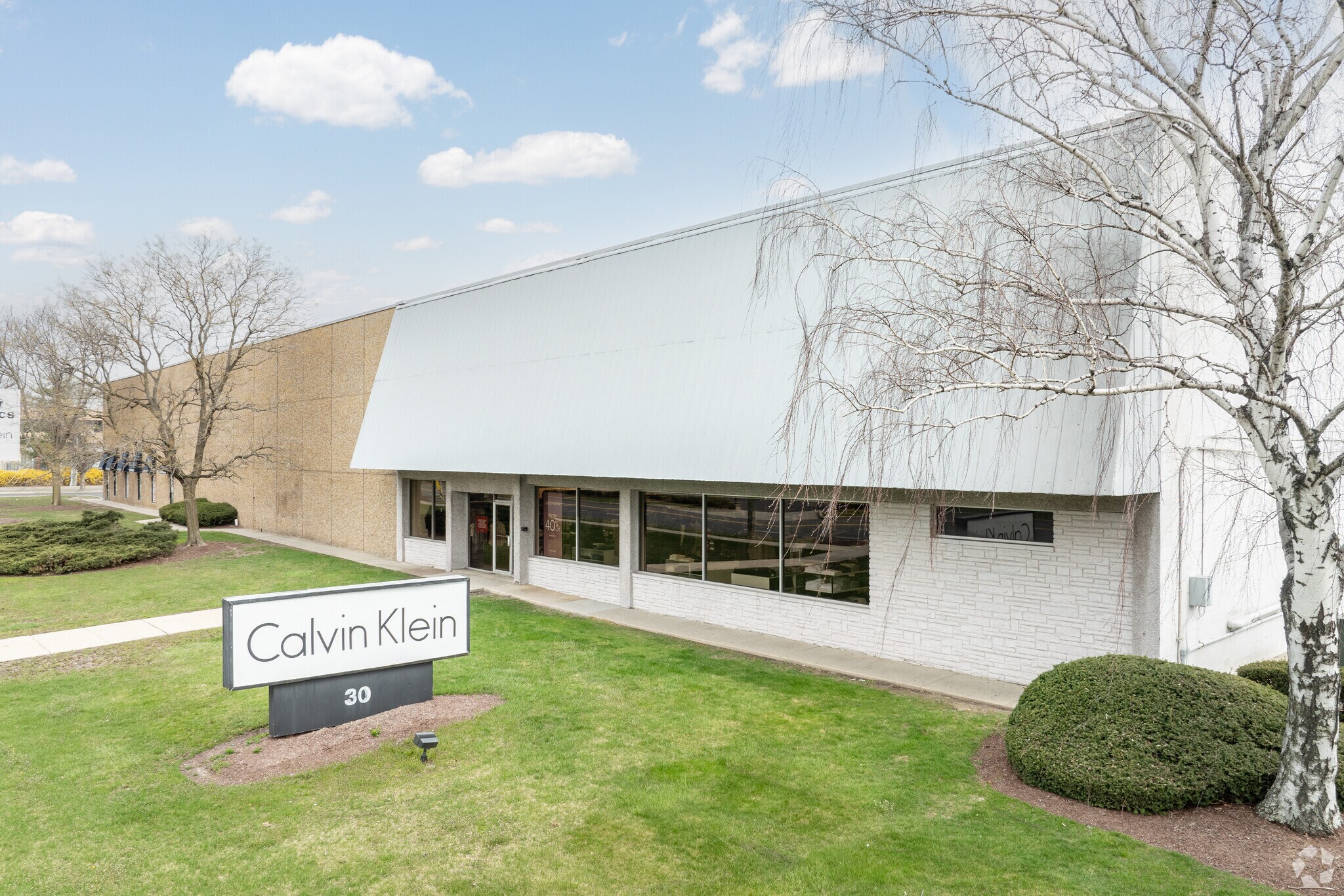 30 Enterprise Ave, Secaucus, NJ à louer Photo principale– Image 1 sur 9