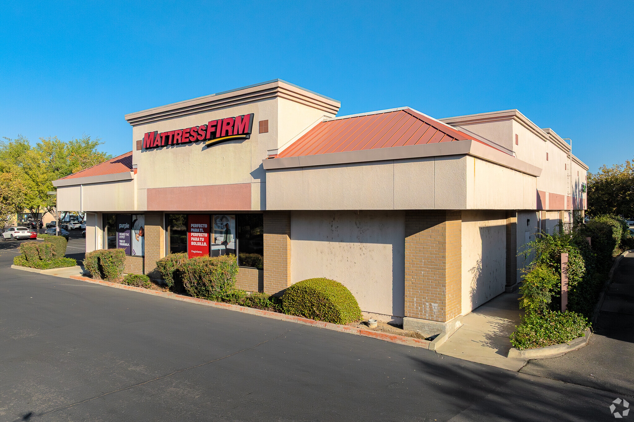 1050 Tharp Rd, Yuba City, CA à louer Photo principale– Image 1 sur 5