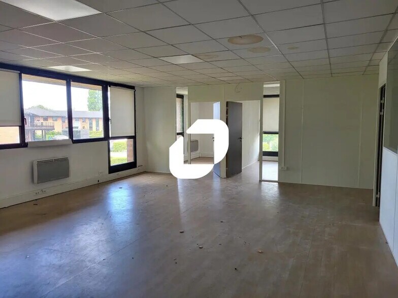 Bureau dans Lezennes à louer - Photo de l’immeuble – Image 2 sur 7