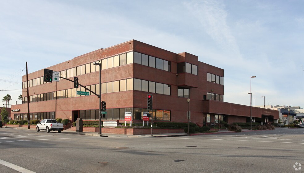 55 E California Blvd, Pasadena, CA à louer - Photo de l’immeuble – Image 1 sur 3