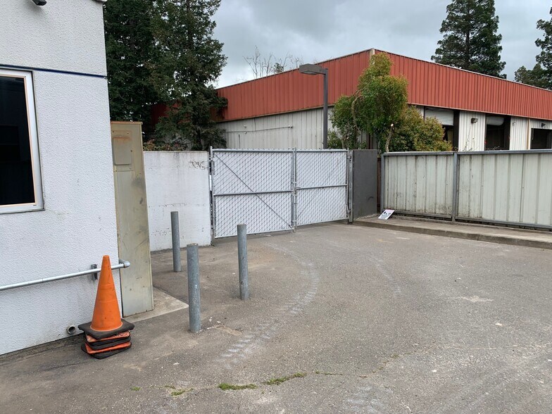 2995 Dutton Ave, Santa Rosa, CA à louer - Photo de l’immeuble – Image 3 sur 24