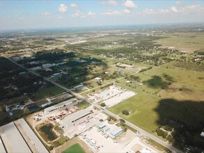 1112 FM 517 Rd, Alvin, TX à louer Photo intérieure– Image 2 sur 6