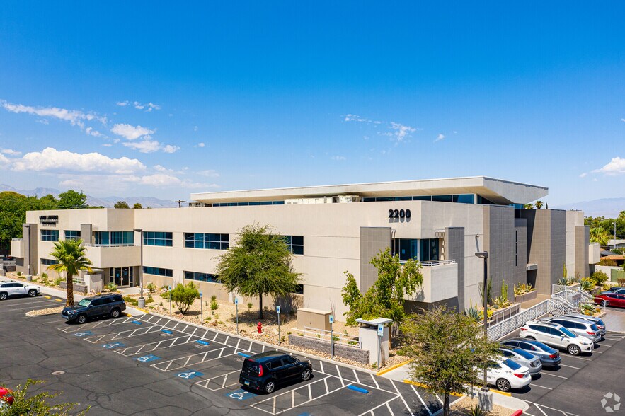 2200 S Rancho Dr, Las Vegas, NV à louer - Photo principale – Image 1 sur 3