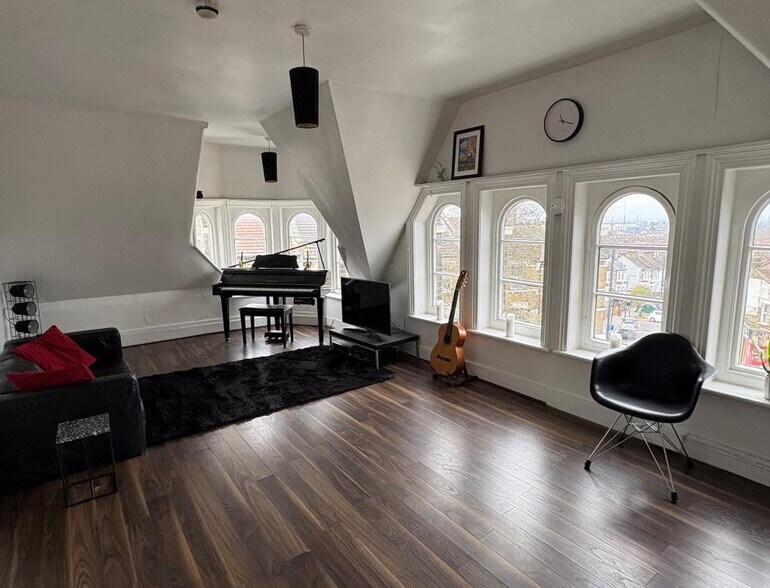 53 Hoe St, Londres à vendre - Photo de l’immeuble – Image 3 sur 9