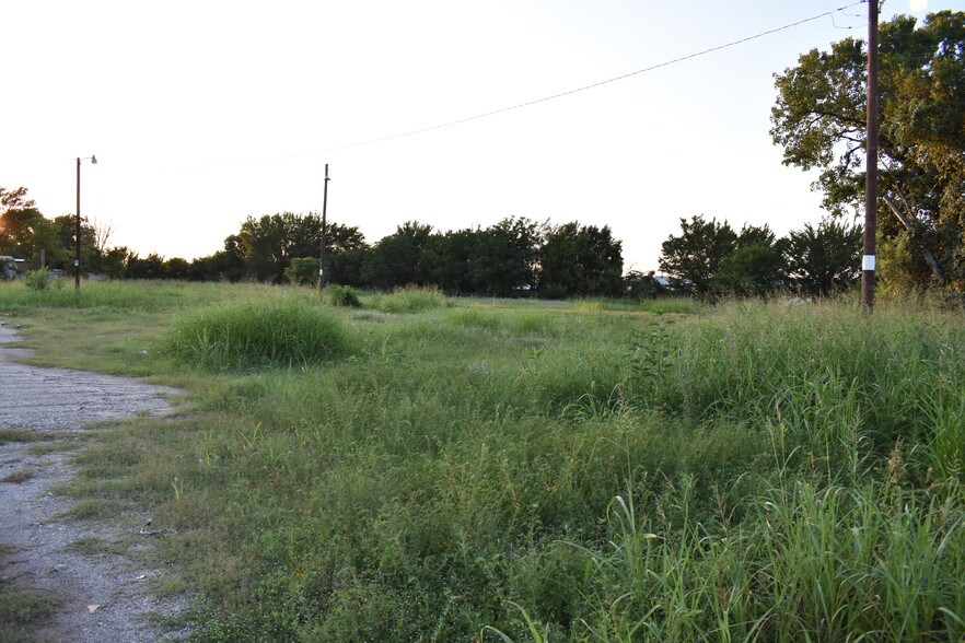 5733 Elliott Reeder Rd, Haltom City, TX à vendre - Photo principale – Image 1 sur 7