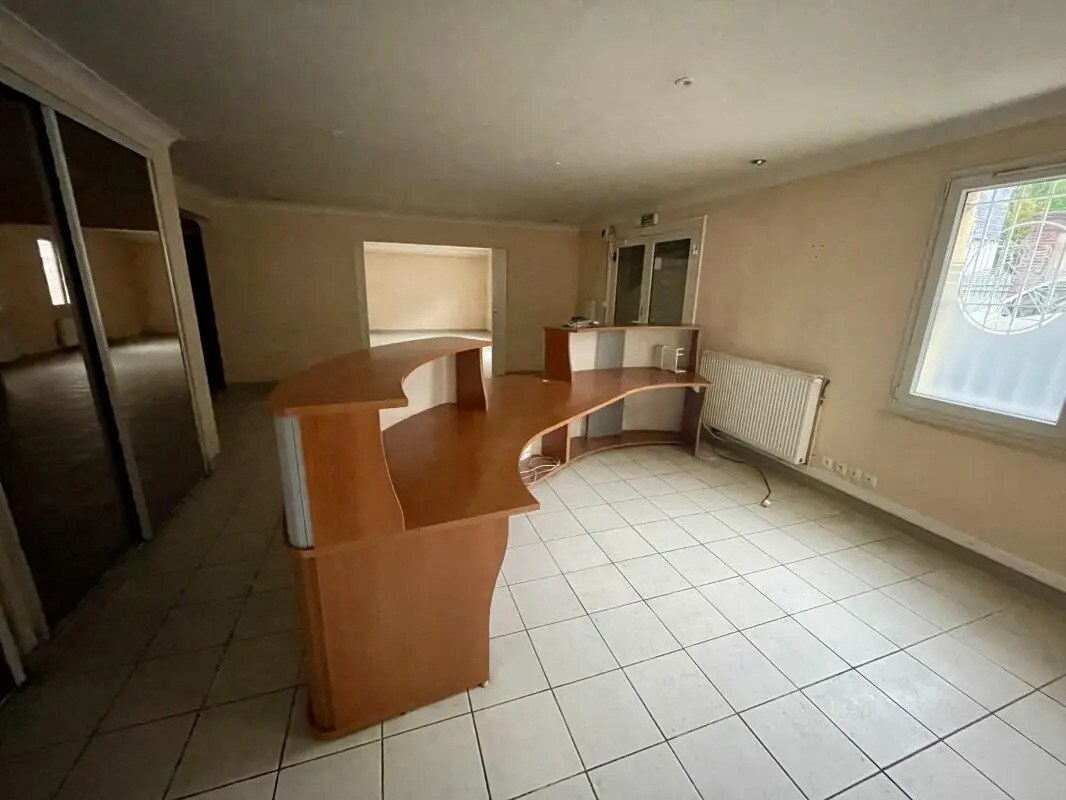 Bureau dans Evreux à louer Photo de l’immeuble– Image 1 sur 7