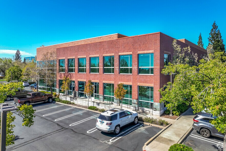 1731 E Roseville Pky, Roseville, CA à louer - Photo de l’immeuble – Image 3 sur 6