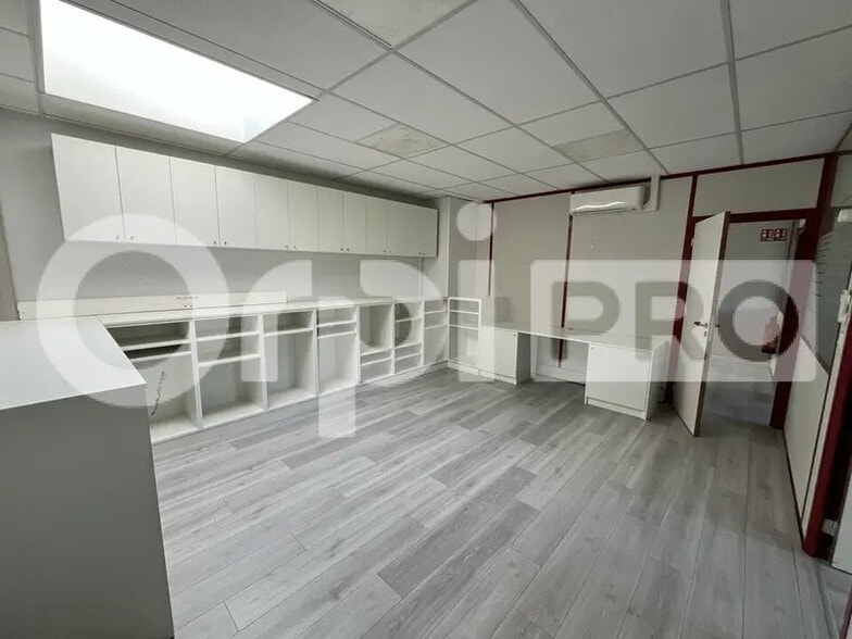 Bureau dans Saint-Genis-Laval à vendre - Photo intérieure – Image 1 sur 9